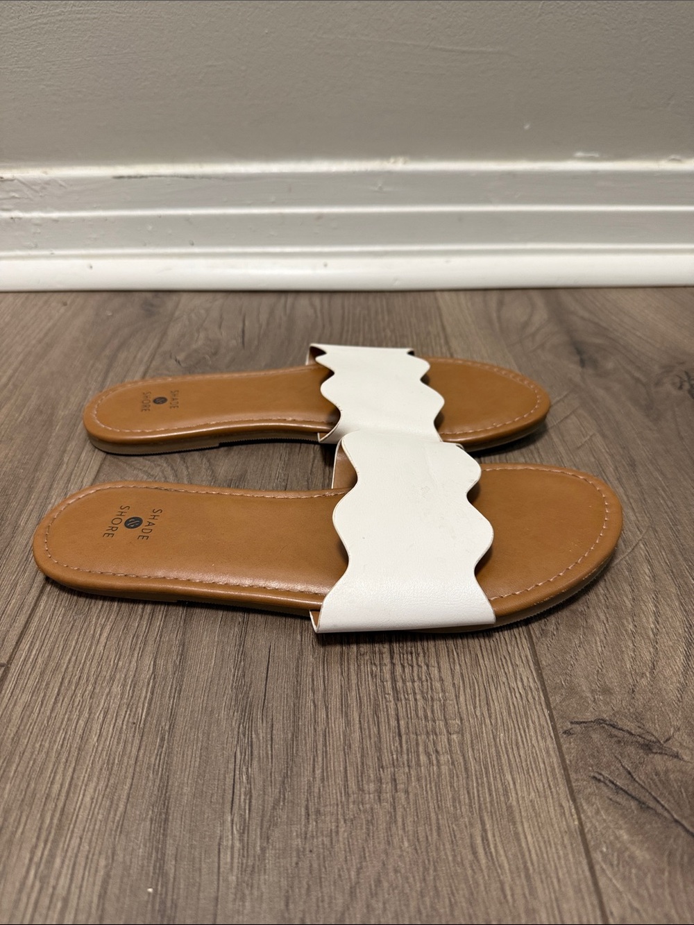 Shade & Shore White Scallop Strap Tan Footbed Slide Sandals